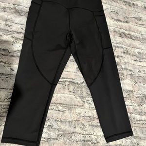 ZYIA Capri Black Pocket Light N Tight Leggings